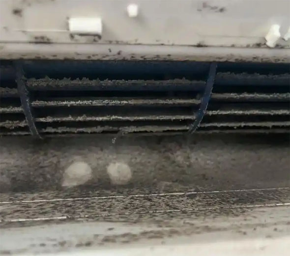 叶县空调吹的风有股烧焦味是怎么回事